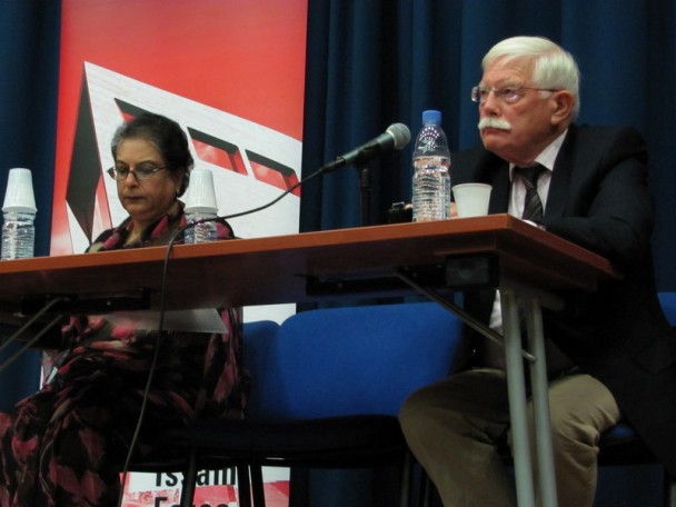 jilani y demas 003 Hina Jilani y Desmond Travers, durante la charla. (Mónica G. Prieto)