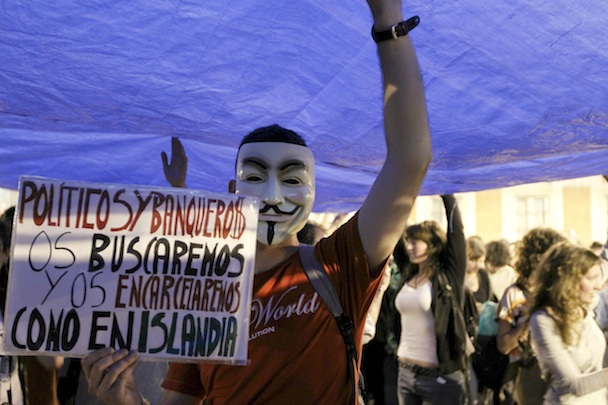 CIENTOS DE CONCENTRADOS EN LA PUERTA DEL SOL, CON AMPLIA PRESENCIA POLICIAL