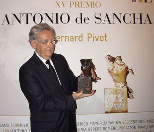 bernard pivot Bernard Pivot recogiendo, este jueves, premio Antonio de Sancha 2011 en Madrid. / ambrafrance-es.org
