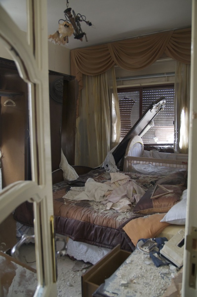 Interior de una vivienda bombardeada (Homs, Siria)
