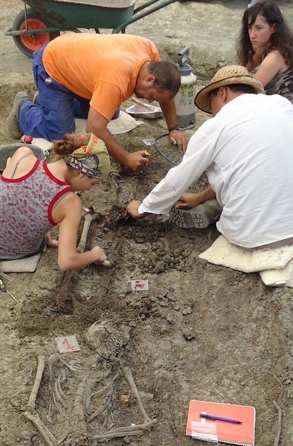 Excavación fosas comunes El Marrufo (Cádiz)