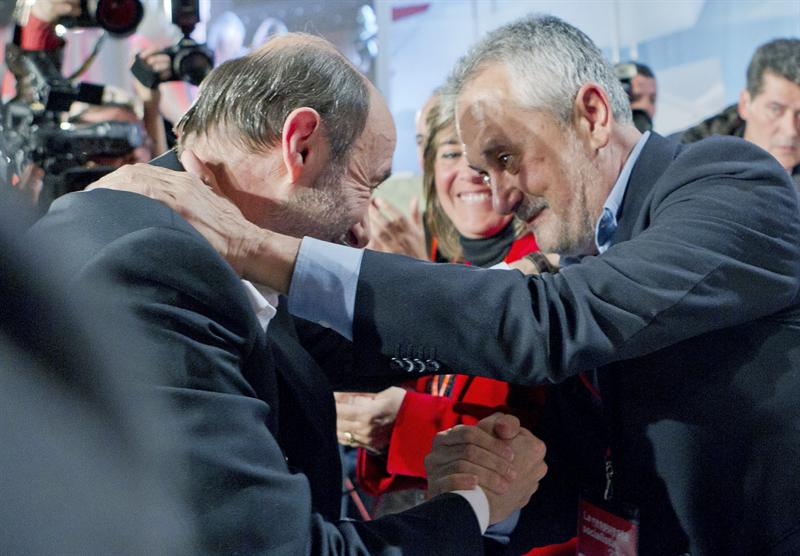 Griñán felicita a Rubalcaba (38º Congreso PSOE)