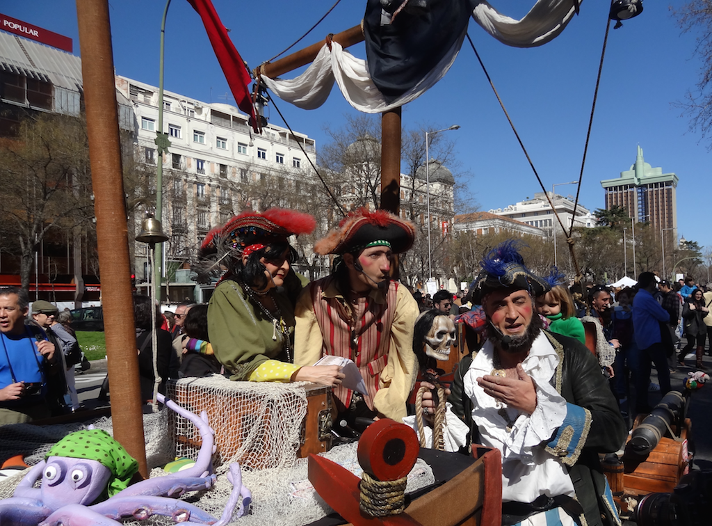 El grupo de Teatro 'Sin fin', a bordo de 'El tritón'.