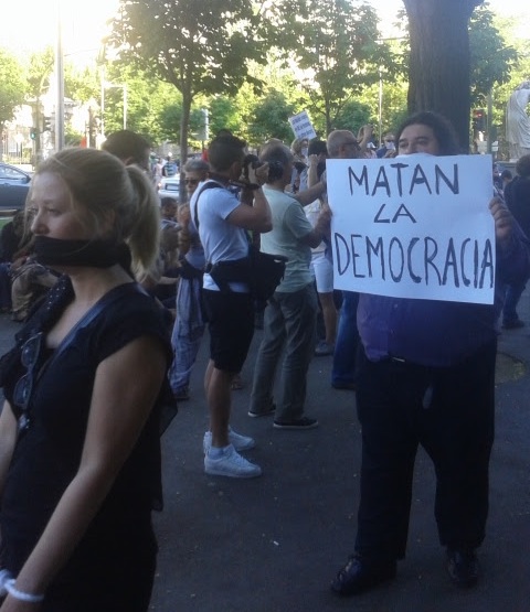 Matan_la_democracia