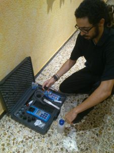 Manuel Vega en un momento de su trabajo