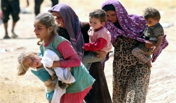 Mujeres yezidis huyendo del acoso de los yihadistas en la zona de Sinyar. / Bas News