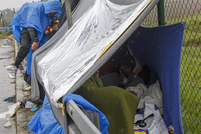 Refugiados_mantas_lonas