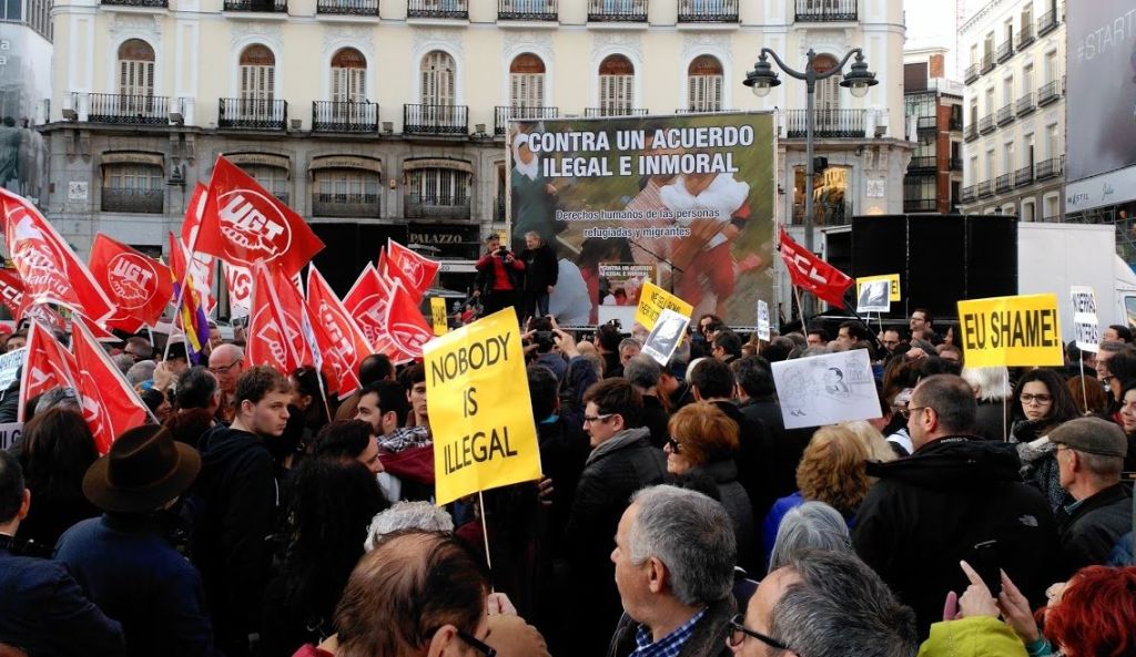 Concenctración contra el acuerdo entre la UE y Turquía sobre los refugiados en la Puerta del Sol. / Fotos: Sato Díaz