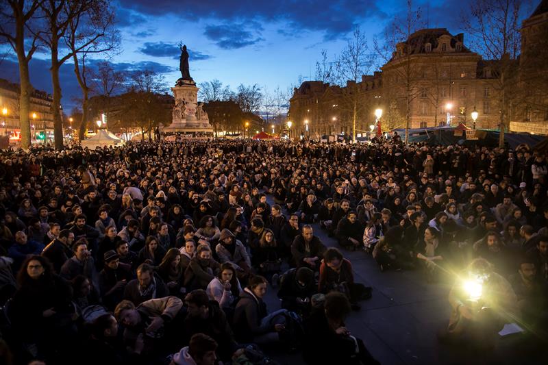 Noche-en-pie-movilizaciones-en-Francia