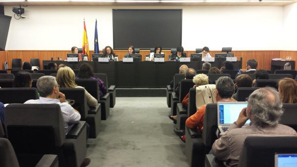 Imagen de la reunión mantenida por la comunidad educativa participante en la elaboración del “Documento de Bases para una nueva Ley de Educación” en el Congreso de los Diputados con los partidos políticos el pasado 28 de mayo. / porotrapoliticaeducativa.org