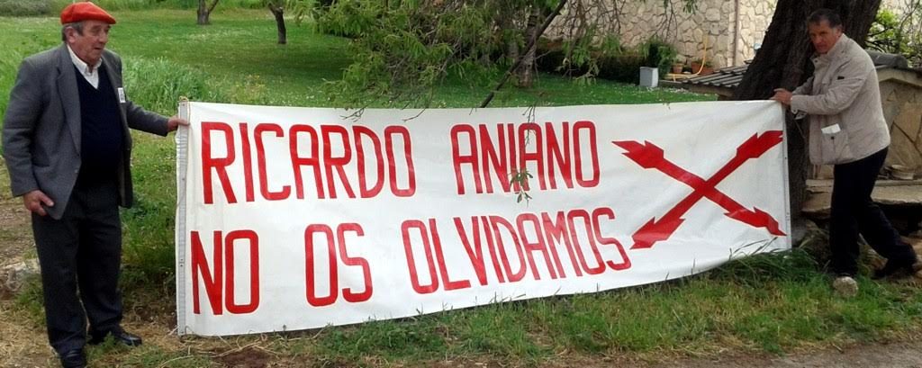 Pancarta colocada por militantes carlistas en el lugar donde ocurrieron las incidentes. / Manuel Martorell
