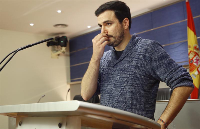 Alberto Garzón, durante la rueda de prensa que ofreció ayer en el Congreso de los Diputados. / Zipi (Efe)