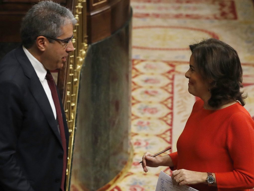 Soraya-Saenz-de-Santamaria-y-Francesc-Homs-en-el-Congreso