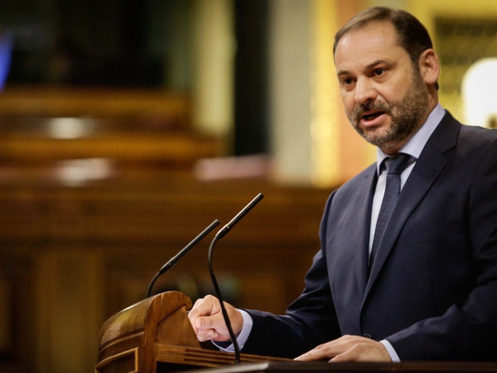 El portavoz del Grupo Socialista en el Congreso, José Luis Ábalos, en su intervención en el debate de la moción.