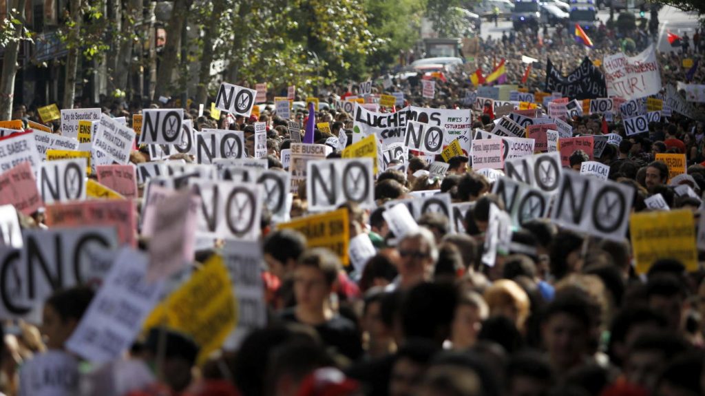 setenta mil universitarios Manifestación de estudiantes contra los recortes en Educación del primer gobierno de Mariano Rajoy
