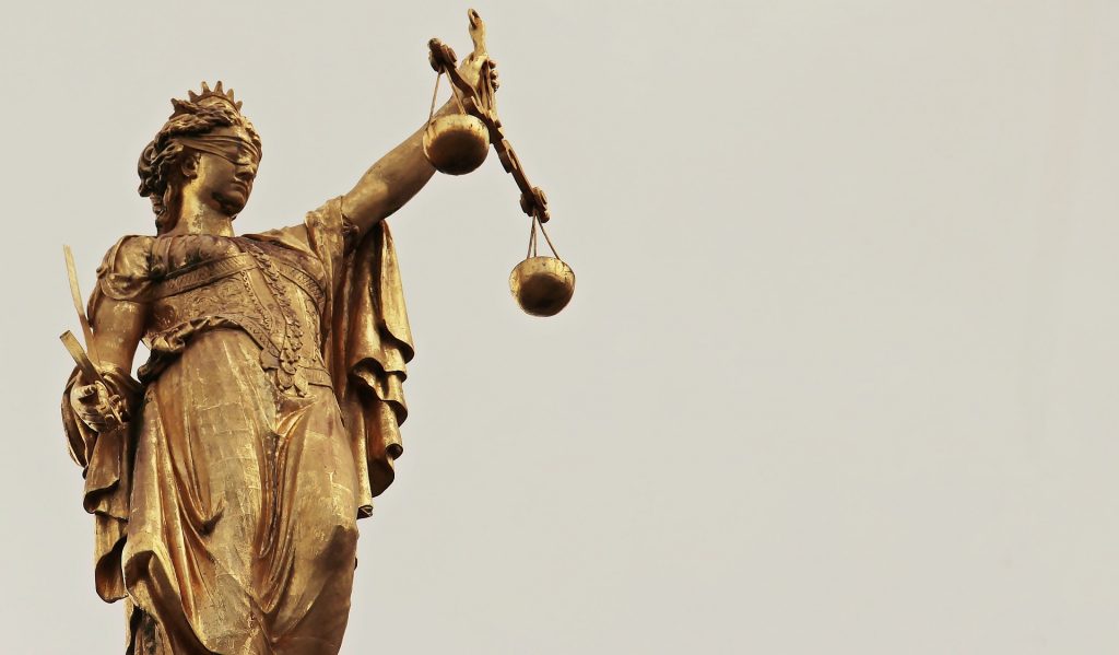 Un delincuente muerto es un delincuente que ha escapado al sistema de justicia, un sistema que, en nuestras tradiciones democráticas, se propone la rehabilitación..