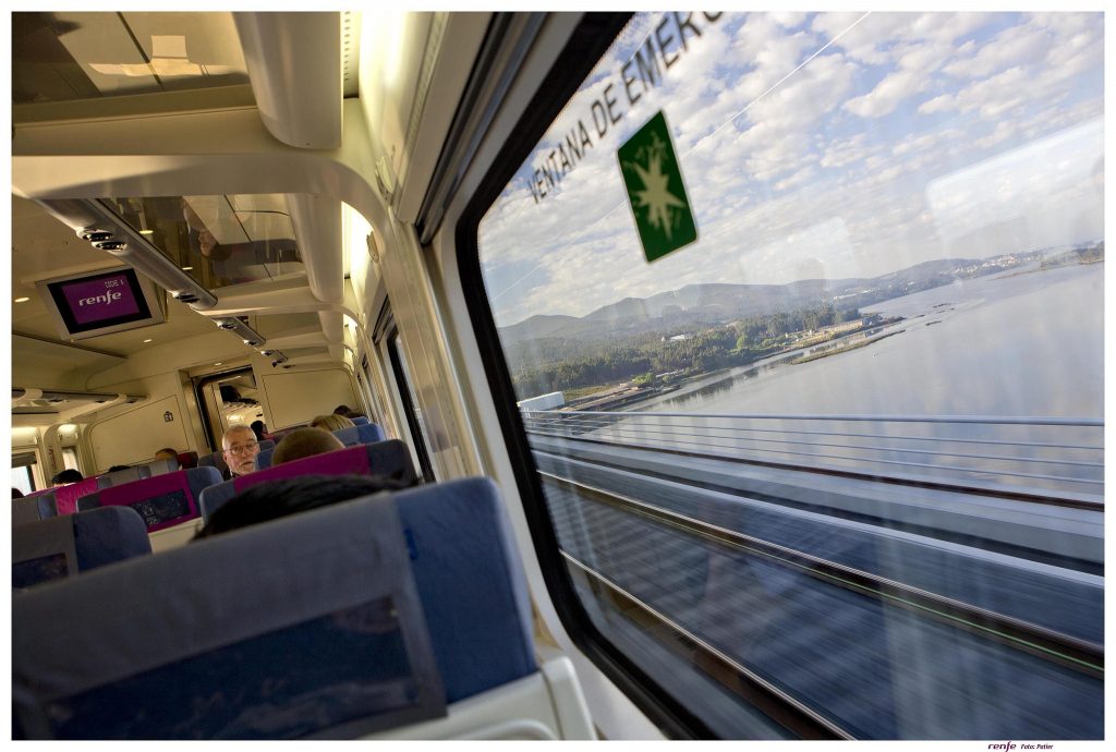 Imagen del interior del tren del servicio gallego Eje Atlántico en Galicia.
