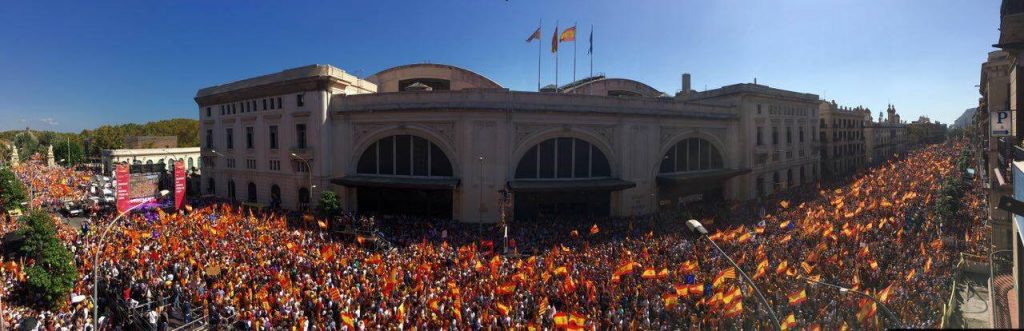 el-sonido-del-silencio Vista panorámica de la manifestación a favor de la unidad de España que se celebró el 8 de octubre en Barcelona.