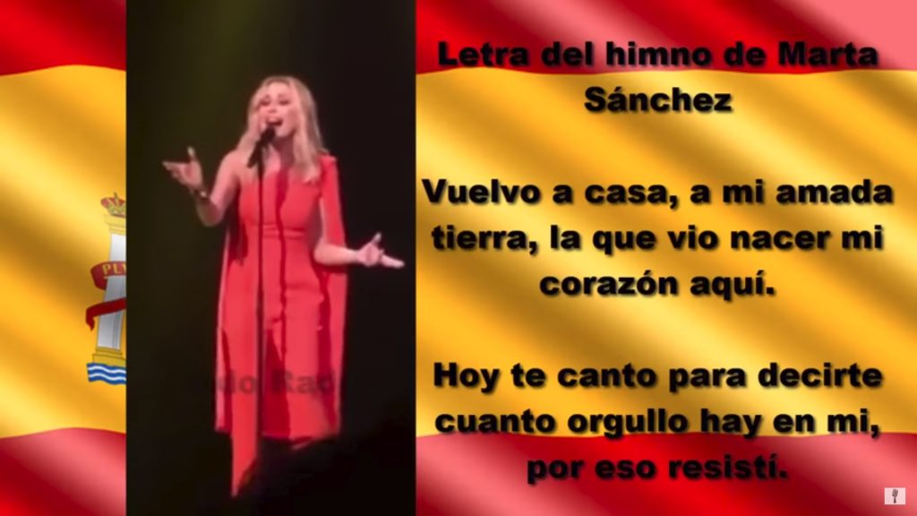 Captura de YouTube de un momento de la interpretación del himno nacional por Marta Sánchez