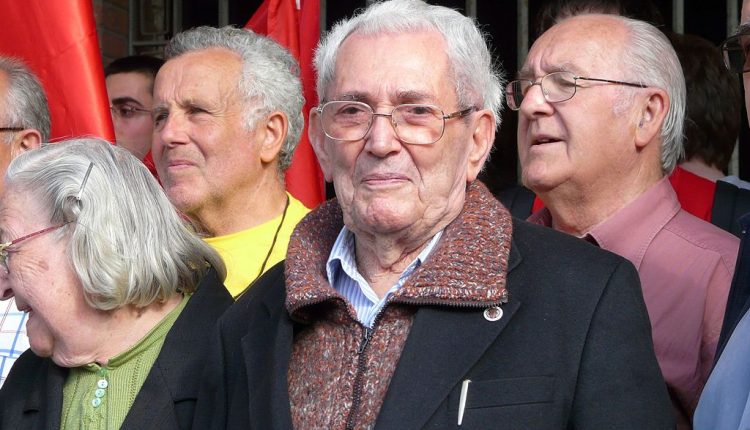 Marcelino Camacho en el acto de 2008 en el que se descubrió una placa en la cárcel de Carabanchel en recuerdo a los presos políticos.