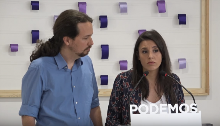 Pablo Iglesias e Irene Montero en la rueda de prensa ofrecida este sábado para anunciar la consulta a los inscritos.