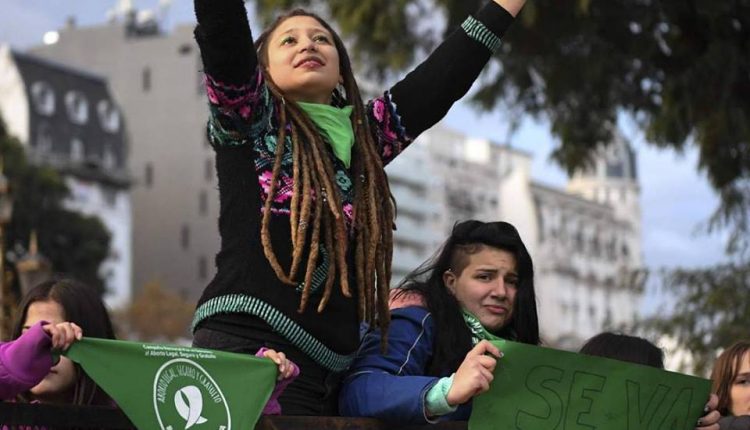 Argentinas en la movilización por la ley del aborto que fracasó en el Senado el pasado mes de agosto.