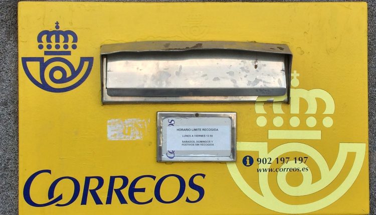 Un buzón de Correos.