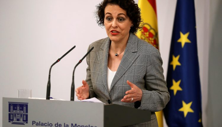 La ministra de Trabajo, Migraciones y Seguridad Social, Magdalena Valerio, durante la rueda de prensa que han ofrecido hoy en el Palacio de la Moncloa tras la reunión que ha mantenido junto al presidente del Gobierno, Pedro Sánchez, con los secretarios generales de UGT y CC.OO, Pepe Álvarez y Unai Sordo, respectivamente, el presidente de CEPYME, Antonio Garamendi y el presidente de la CEOE, Juan Rosell.