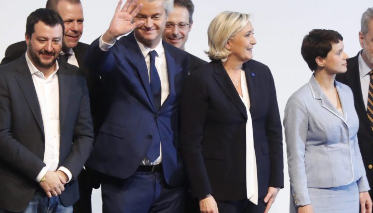 De izquierda a derecha Matteo Salvini, líder de la Liga Norte, Harald Vilimsky del (FPOe) de Austria, Geert Wilders, líder del holandés PVV, Marcus Pretzell, miembro de la AfD alemana, Marine Le Pen, líder del Frente Nacional francés y Frauke Petry, presidenta de la AfD. epidemia ultra