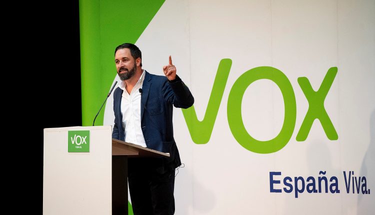 El presidente de Vox, Santiago Abascal, durante su intervención en el acto público que el partido celebra hoy en Teruel