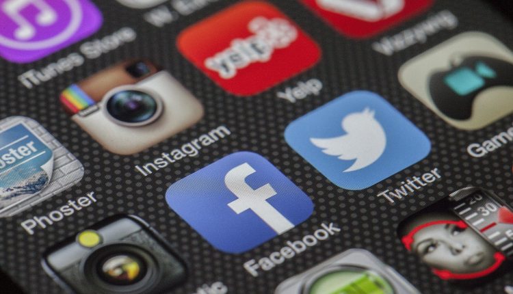redes-sociales-twitter-facebook