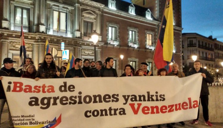 La concentración del Movimiento de Solidaridad con Venezuela frente al Ministerio de Exteriores