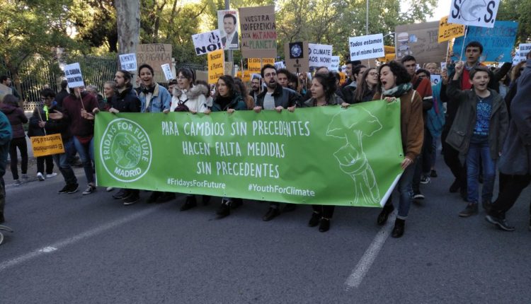 Cabecera de la manifestación de Fridays for future y Juventud por el Clima.