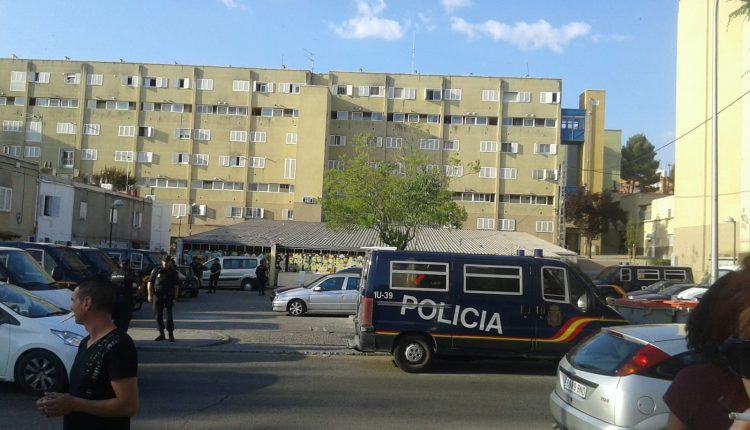 Amplio dispositivo policial en Latina para ejecutar el desahucio de Lidia y su familia. desahucio de una familia