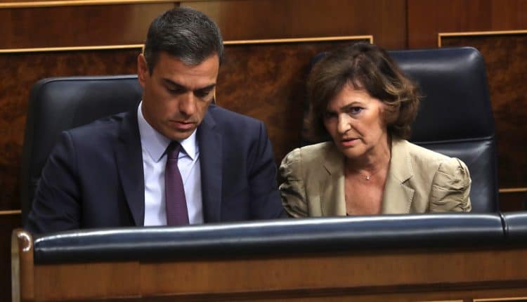 Pedro Sánchez y Carmen Calvo