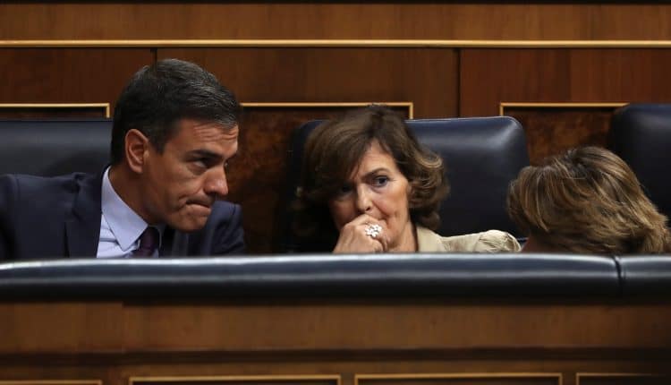 Pedro Sánchez y Carmen Calvo